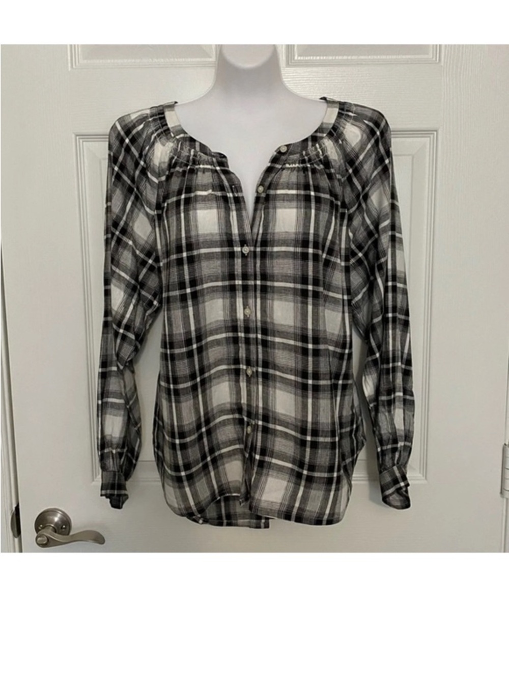 Ann Taylor Loft  Black/White Plaid Button-Front Top Smocked Mandarin Neck Sz M